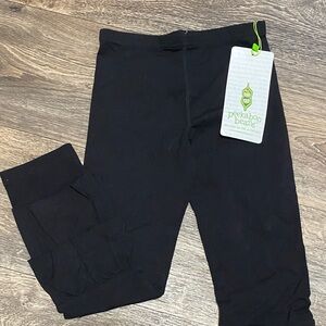 Peekaboo Beans Black Delight Leggings
